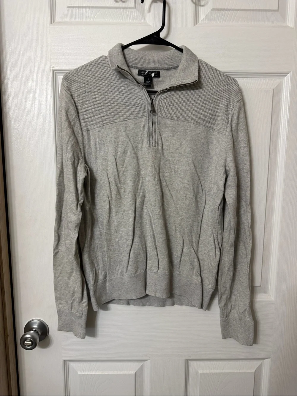 Banana Republic Men’s Light Gray Quarter-Zip Sweater